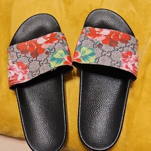 Gucci Women's Floral Slide Sandals - Black and Red